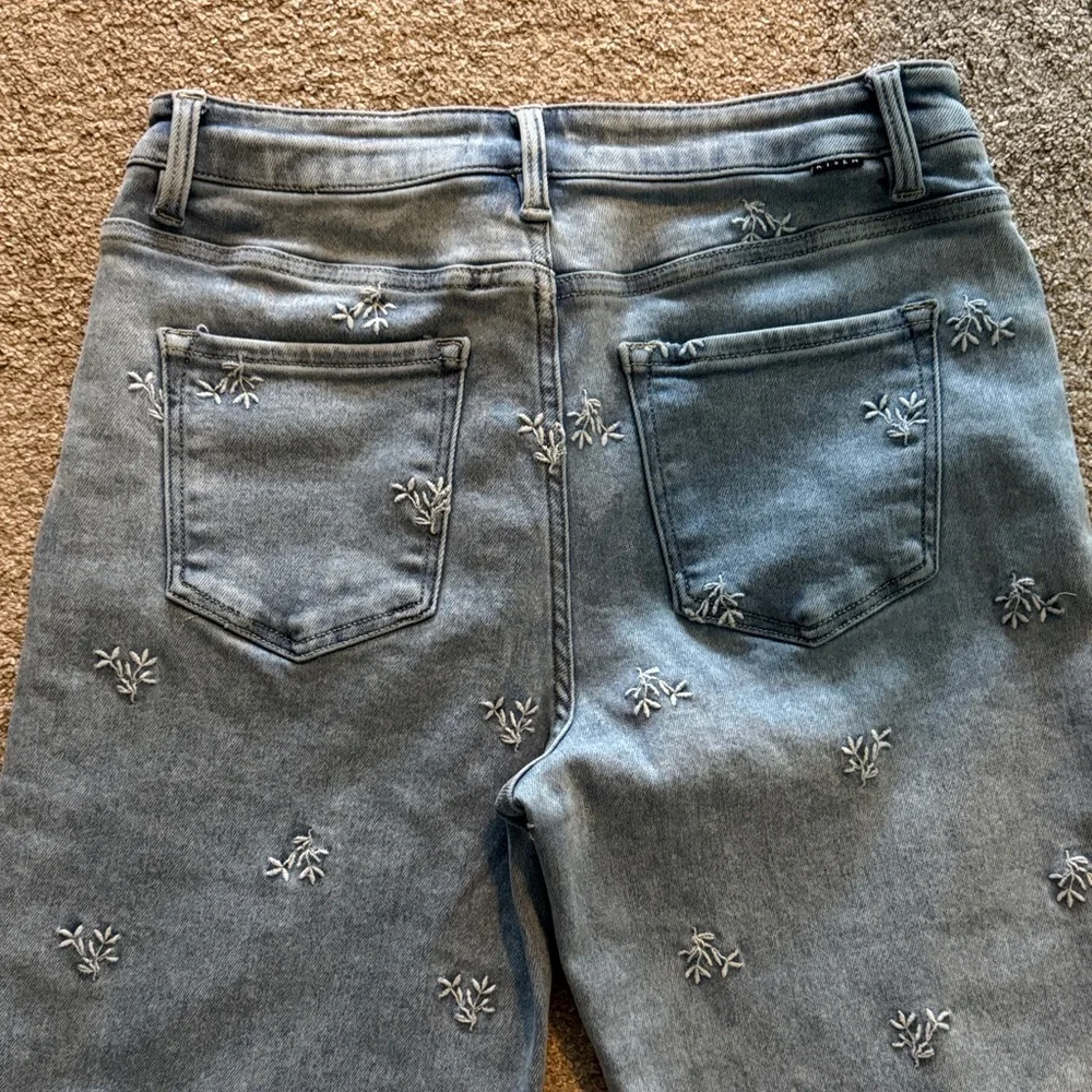 Stylish Embroidered Blue Jeans - Picture 3 of 8